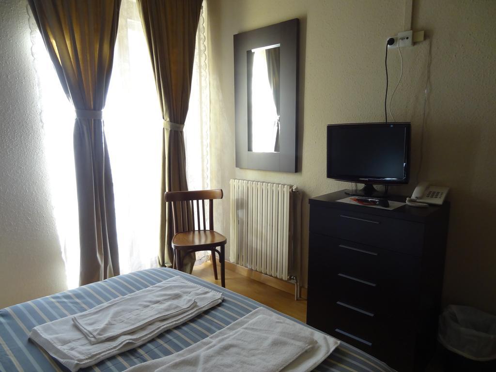 Отель Hostal Cal Forner Андорра-ла-Велья Экстерьер фото