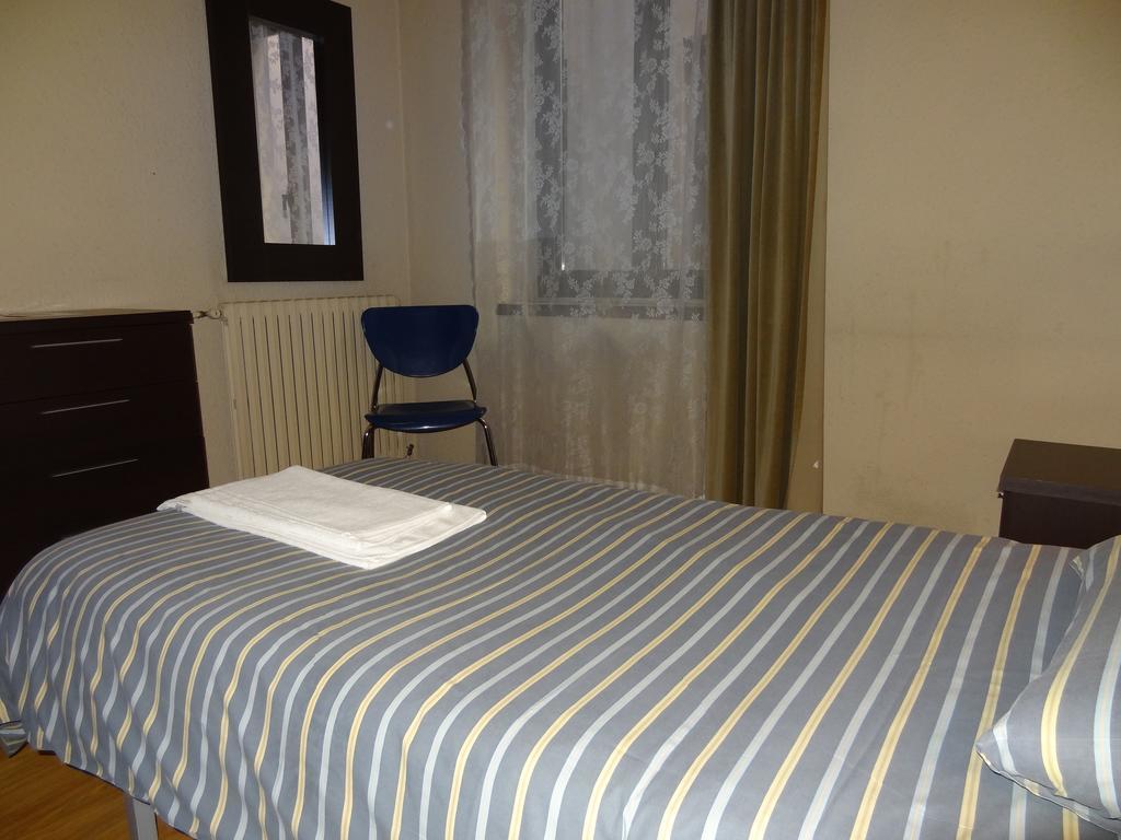 Отель Hostal Cal Forner Андорра-ла-Велья Номер фото