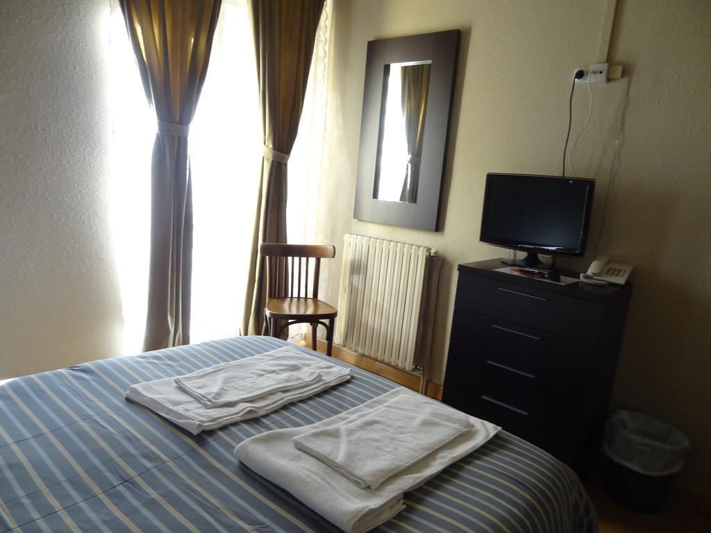 Отель Hostal Cal Forner Андорра-ла-Велья Экстерьер фото