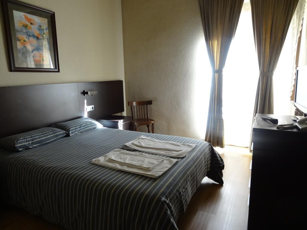 Отель Hostal Cal Forner Андорра-ла-Велья Экстерьер фото