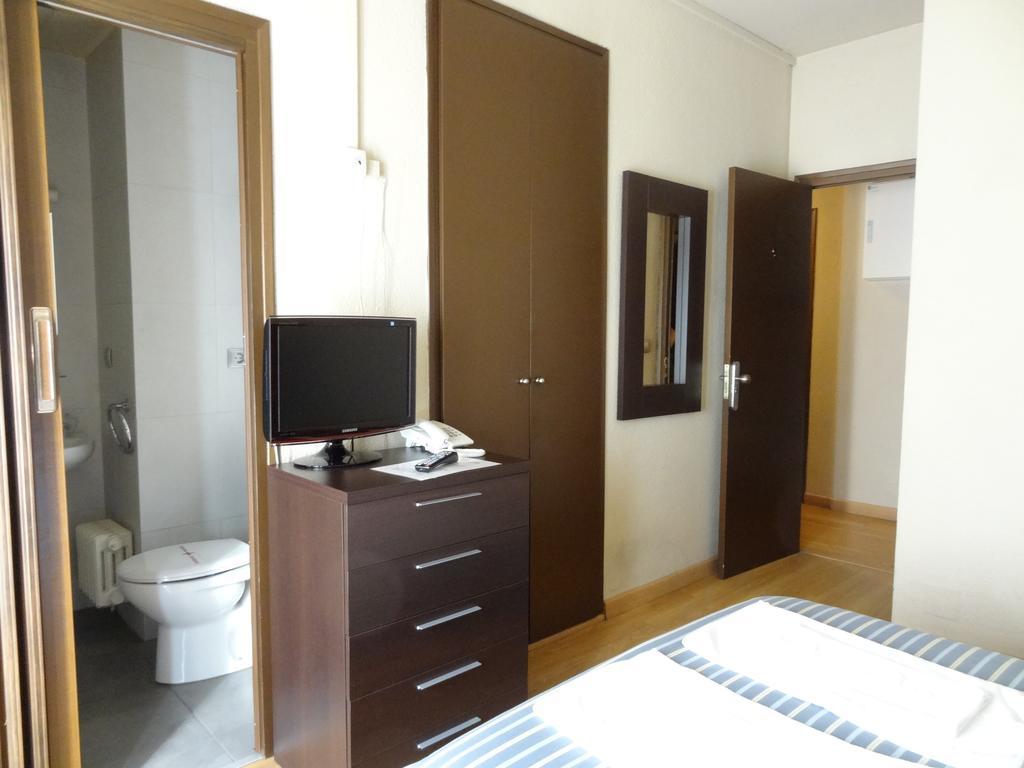 Отель Hostal Cal Forner Андорра-ла-Велья Экстерьер фото