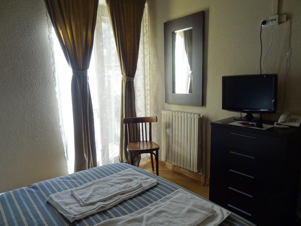 Отель Hostal Cal Forner Андорра-ла-Велья Экстерьер фото